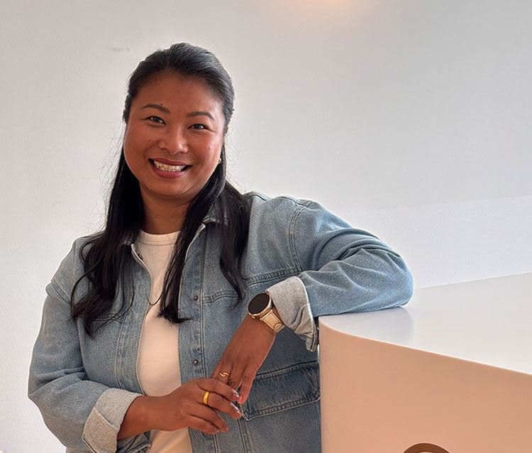 Manita Thabthimdee, Augenoptikerin bei der Augenklinik Rheinblick